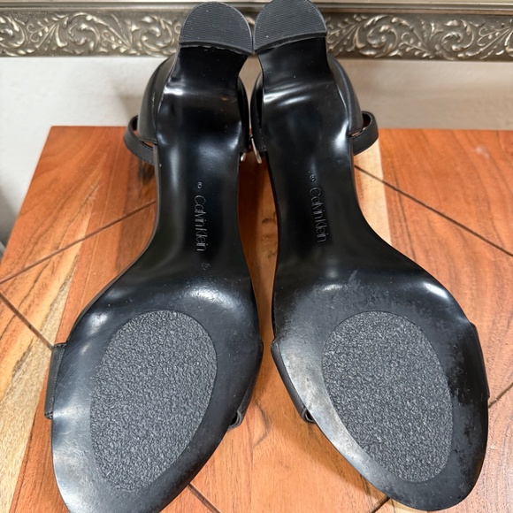 Calvin Klein Women's Carrie Black Leather Platform Sandals Ankle Strap Size 9 - Picture 9 of 11